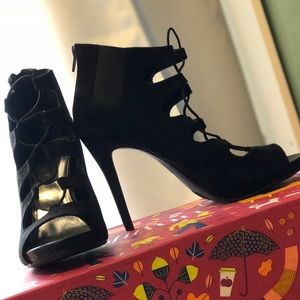 Black Jennifer Lopez heels